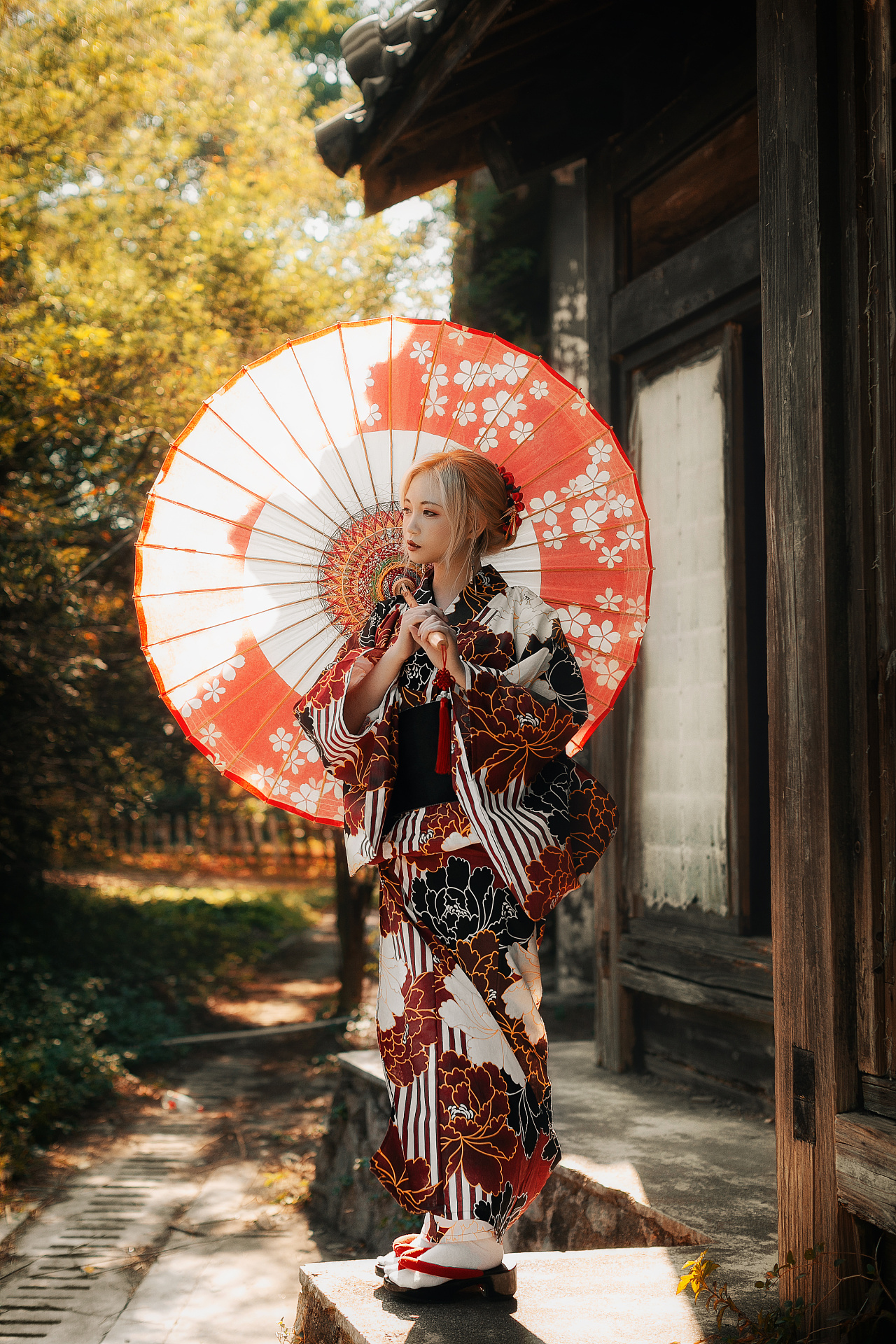 姿态优雅显气质的和服美女户外拍摄唯美日系写真